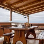 In With Seaview, Terrace, Air Condition, Wifi 아파트 *