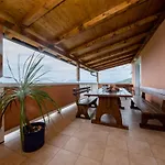 In With Seaview, Terrace, Air Condition, Wifi 아파트 Mundanije
