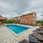 Апартаменты In With Seaview, Terrace, Air Condition, Wifi Mundanije