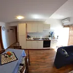 In With Seaview, Terrace, Air Condition, Wifi 아파트 *