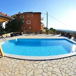 In With Seaview, Terrace, Air Condition, Wifi 아파트 Mundanije