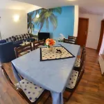 In With Seaview, Terrace, Air Condition, Wifi 아파트