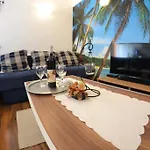 In With Seaview, Terrace, Air Condition, Wifi *