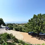 In With Seaview, Terrace, Air Condition, Wifi Апартаменты