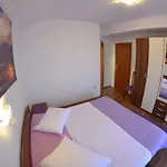 In With Seaview, Terrace, Air Condition, Wifi Mundanije