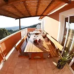 In With Seaview, Terrace, Air Condition, Wifi Mundanije