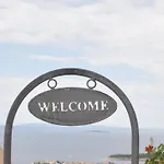 In With Seaview, Terrace, Air Condition, Wifi Mundanije