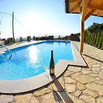 In With Seaview, Terrace, Air Condition, Wifi *