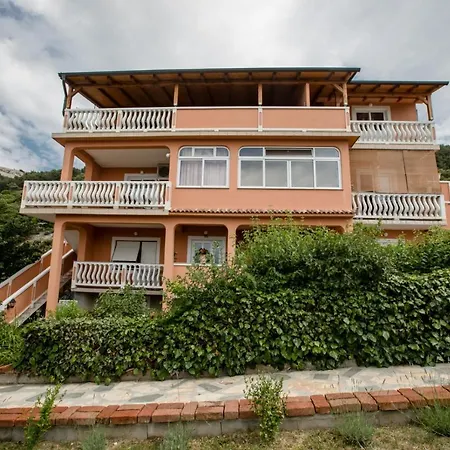 In With Seaview, Terrace, Air Condition, Wifi Mundanije