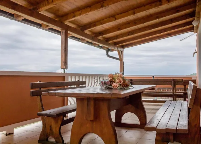 In With Seaview, Terrace, Air Condition, Wifi Apartamento *
