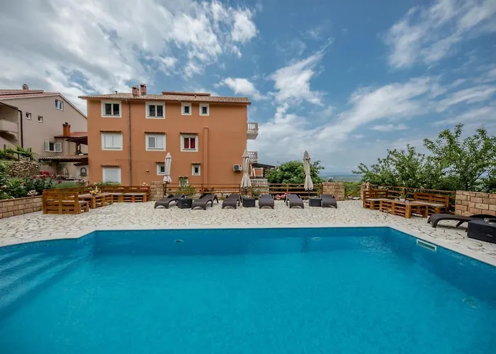 In With Seaview, Terrace, Air Condition, Wifi Apartamento Mundanije