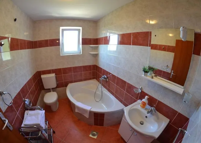 In With Seaview, Terrace, Air Condition, Wifi Mundanije