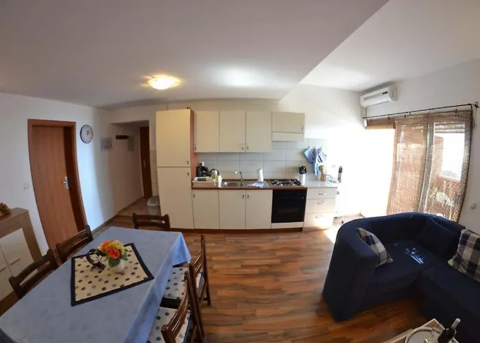 In With Seaview, Terrace, Air Condition, Wifi Apartamento *