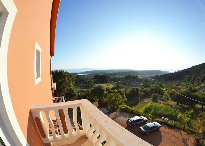 In With Seaview, Terrace, Air Condition, Wifi *