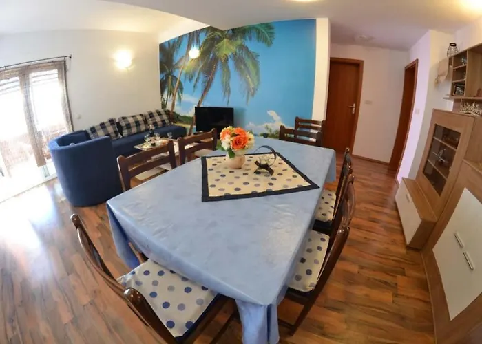 In With Seaview, Terrace, Air Condition, Wifi Apartamento