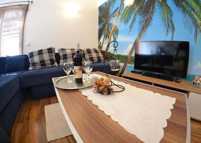In With Seaview, Terrace, Air Condition, Wifi *