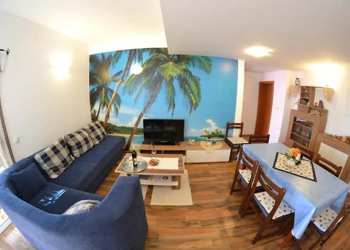 In With Seaview, Terrace, Air Condition, Wifi * Mundanije