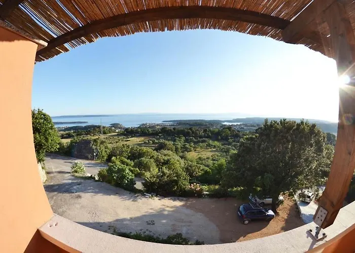 In With Seaview, Terrace, Air Condition, Wifi Apartamento Mundanije
