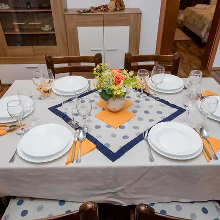 In With Seaview, Terrace, Air Condition, Wifi Appartamento Mundanije