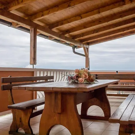 In With Seaview, Terrace, Air Condition, Wifi 公寓 *