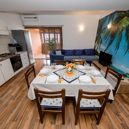 In With Seaview, Terrace, Air Condition, Wifi