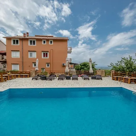 In With Seaview, Terrace, Air Condition, Wifi Apartman Mundanije