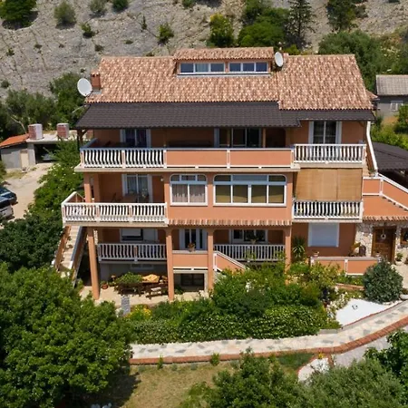 In With Seaview, Terrace, Air Condition, Wifi *