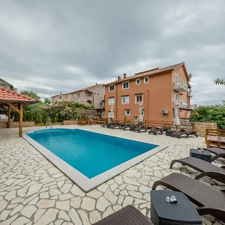 Appartamento In With Seaview, Terrace, Air Condition, Wifi Mundanije