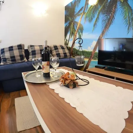 In With Seaview, Terrace, Air Condition, Wifi *