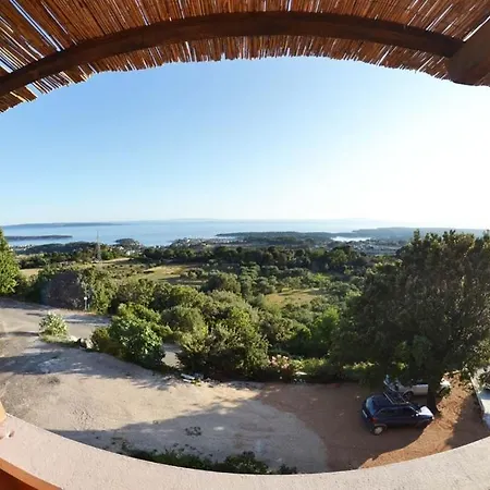 In With Seaview, Terrace, Air Condition, Wifi 公寓 Mundanije