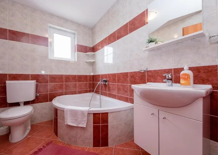 In With Seaview, Terrace, Air Condition, Wifi Mundanije