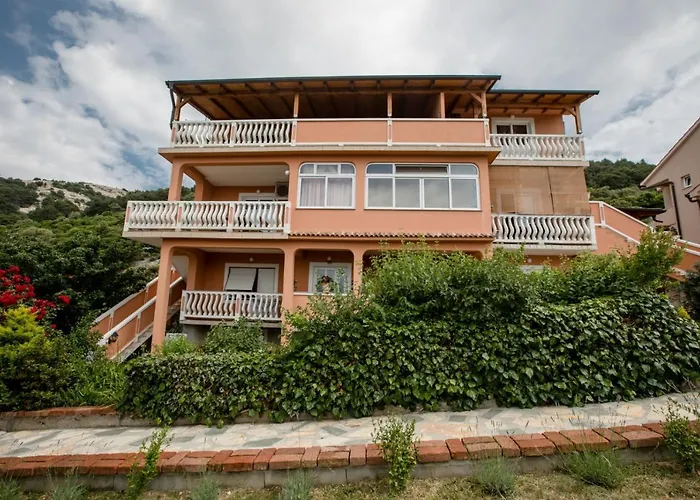 In With Seaview, Terrace, Air Condition, Wifi Mundanije