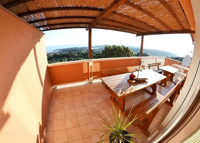 In With Seaview, Terrace, Air Condition, Wifi アパート *